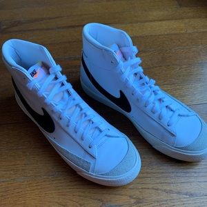 Nike women’s blazer mid
